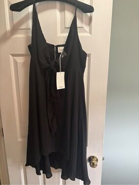 🩷NWT ‘ANDREE BY UNIT’ BLACK FLOWY DRESS WITH KEYHOLE DETAIL~SIZE LARGE